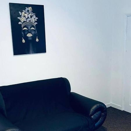 הוילה Comfortable Town House In Coventry City Centre מראה חיצוני תמונה