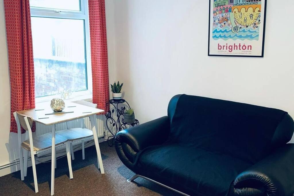 הוילה Comfortable Town House In Coventry City Centre מראה חיצוני תמונה