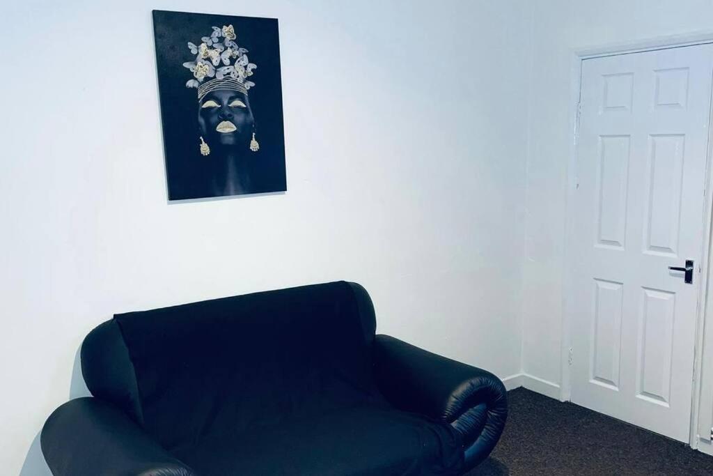 הוילה Comfortable Town House In Coventry City Centre מראה חיצוני תמונה