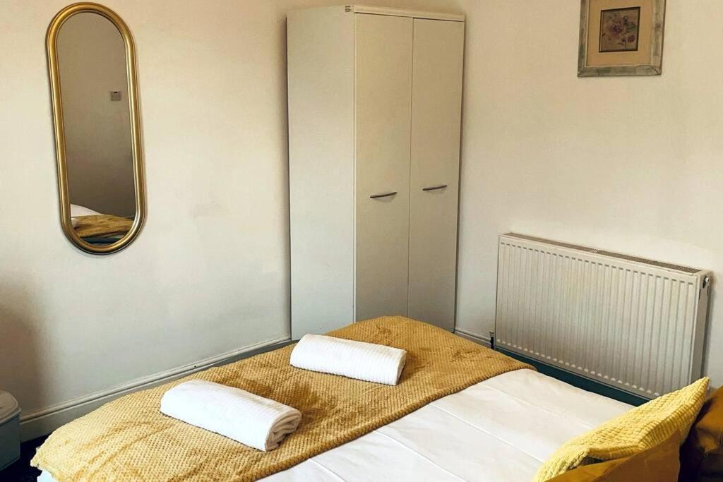 הוילה Comfortable Town House In Coventry City Centre מראה חיצוני תמונה