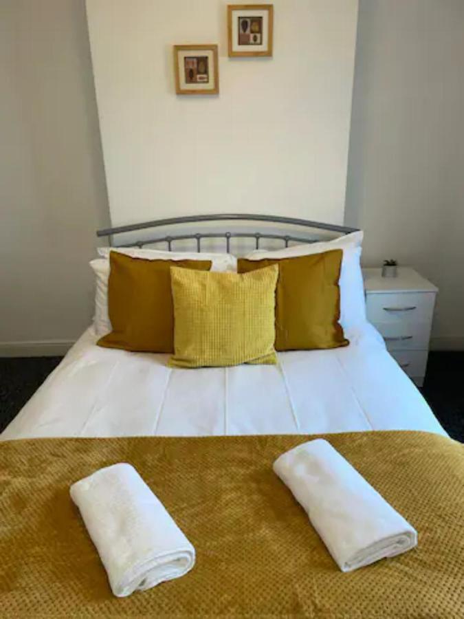 הוילה Comfortable Town House In Coventry City Centre מראה חיצוני תמונה