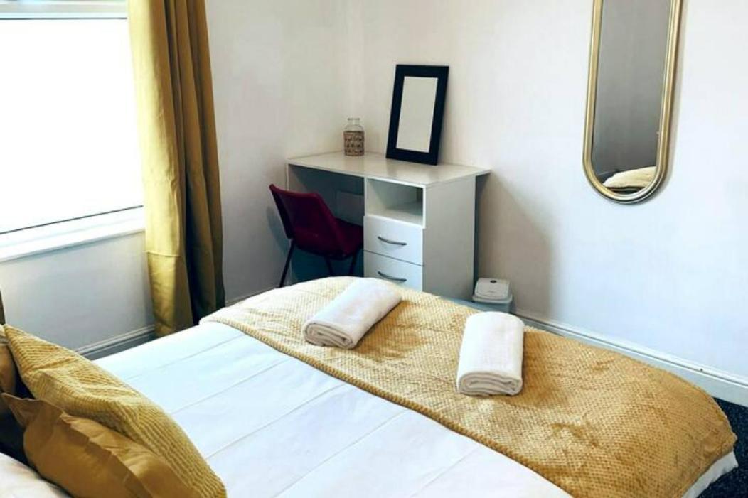 הוילה Comfortable Town House In Coventry City Centre מראה חיצוני תמונה