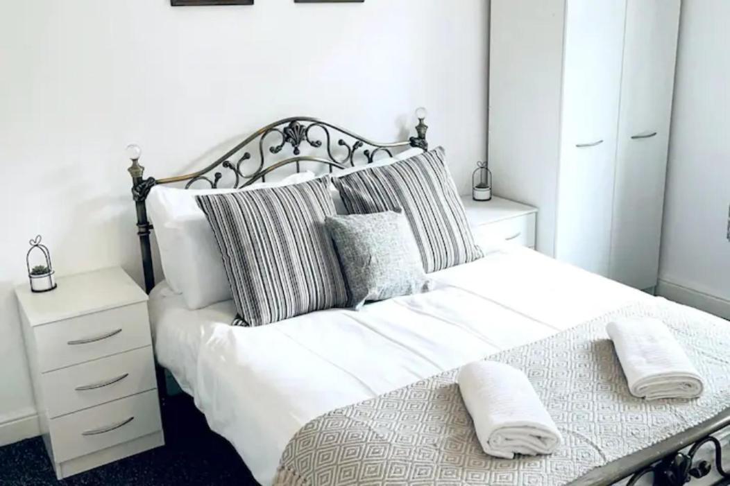 הוילה Comfortable Town House In Coventry City Centre מראה חיצוני תמונה