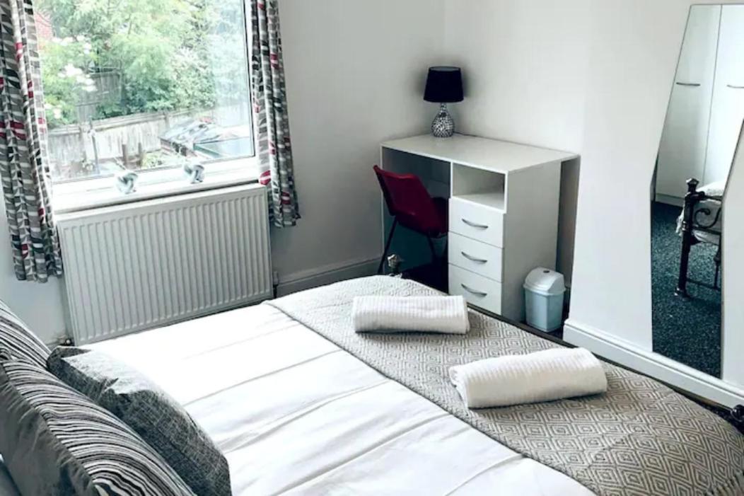 הוילה Comfortable Town House In Coventry City Centre מראה חיצוני תמונה
